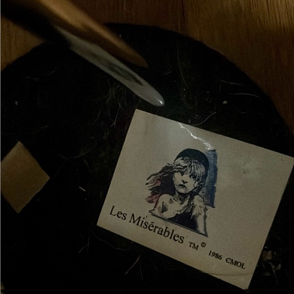 RARE Les Miserables Porcelain Doll "Little Cosette" #2437 - Picture 10 of 11